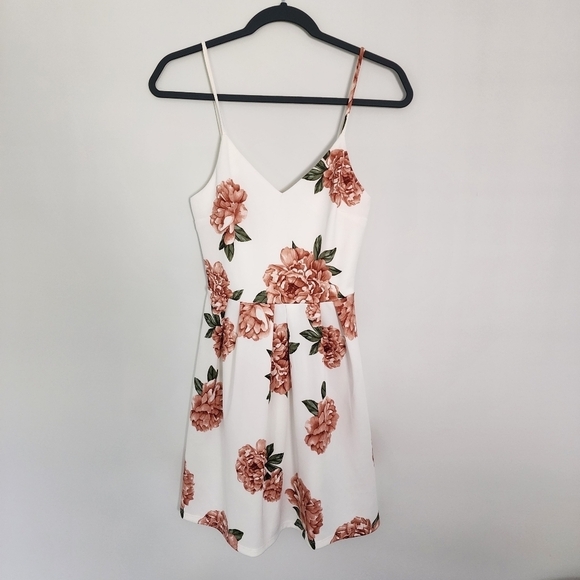Monteau Dresses & Skirts - Monteau Dress Womens Small White Floral Fit & Flare Mini